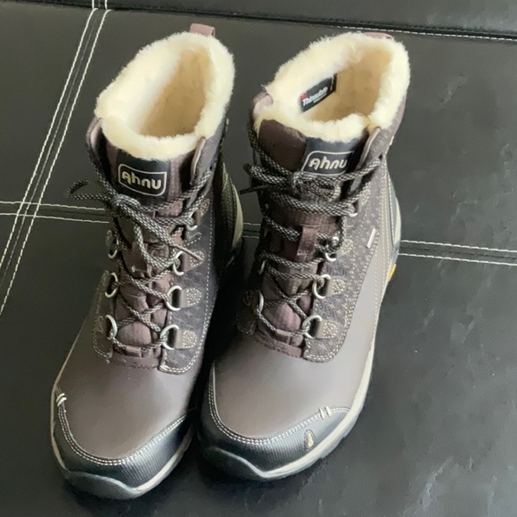 ahnu vibram hiking boots